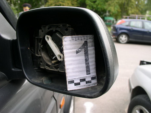 пример краж зеркальных элементов автомобиля BMW